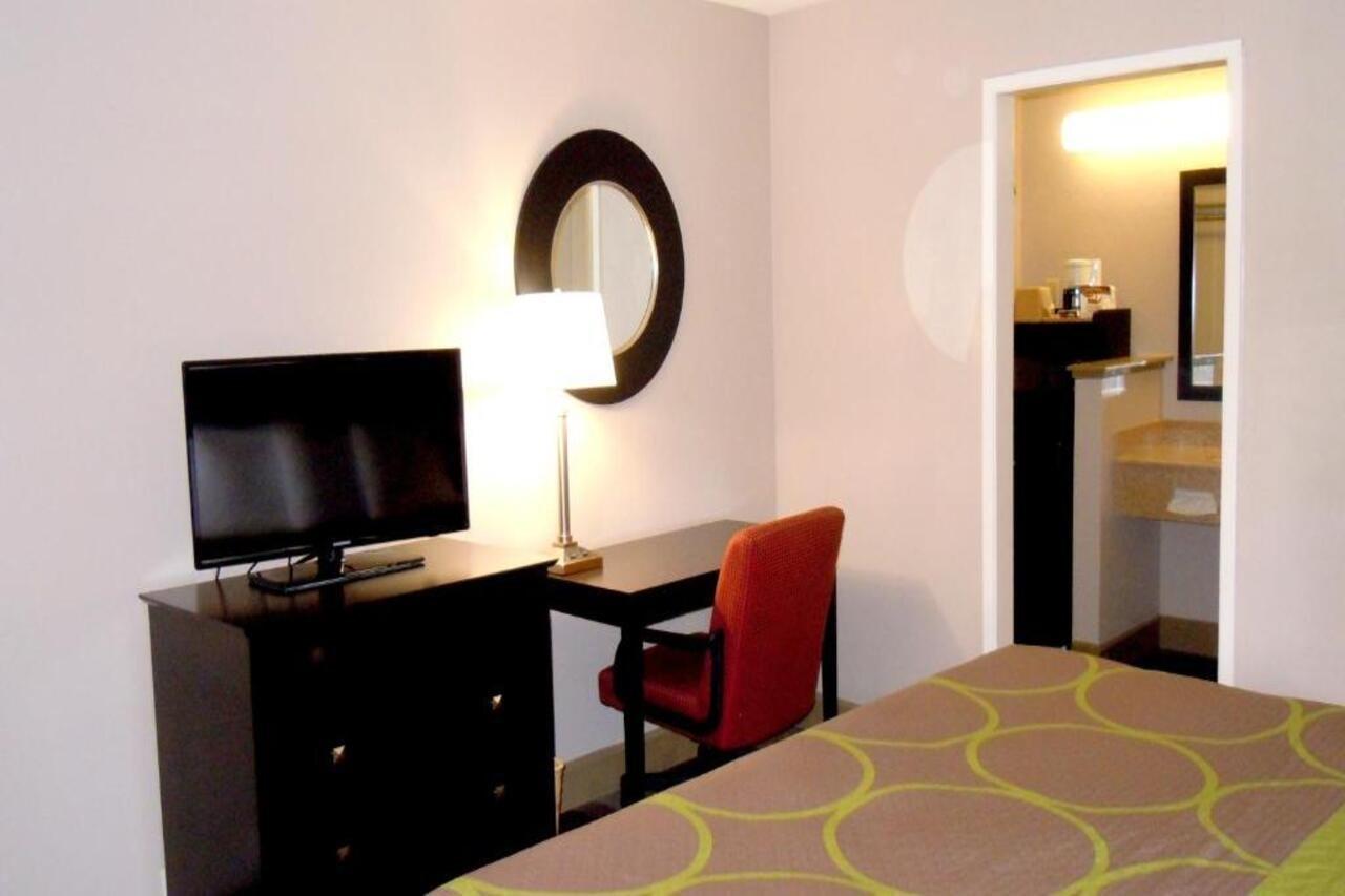 Super 8 By Wyndham Salinas Motel Buitenkant foto
