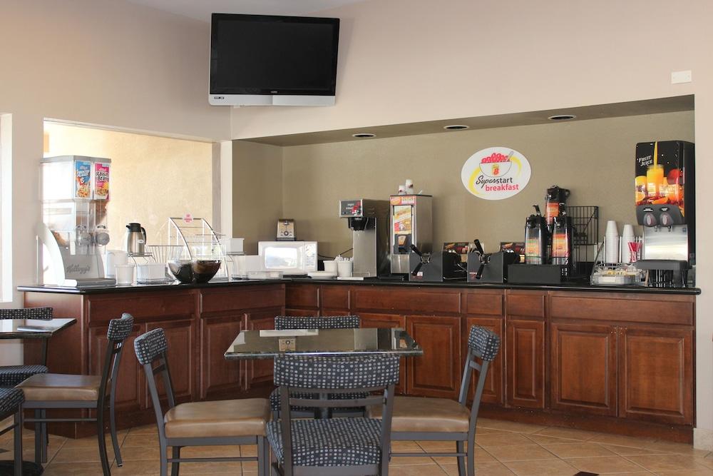 Super 8 By Wyndham Salinas Motel Buitenkant foto
