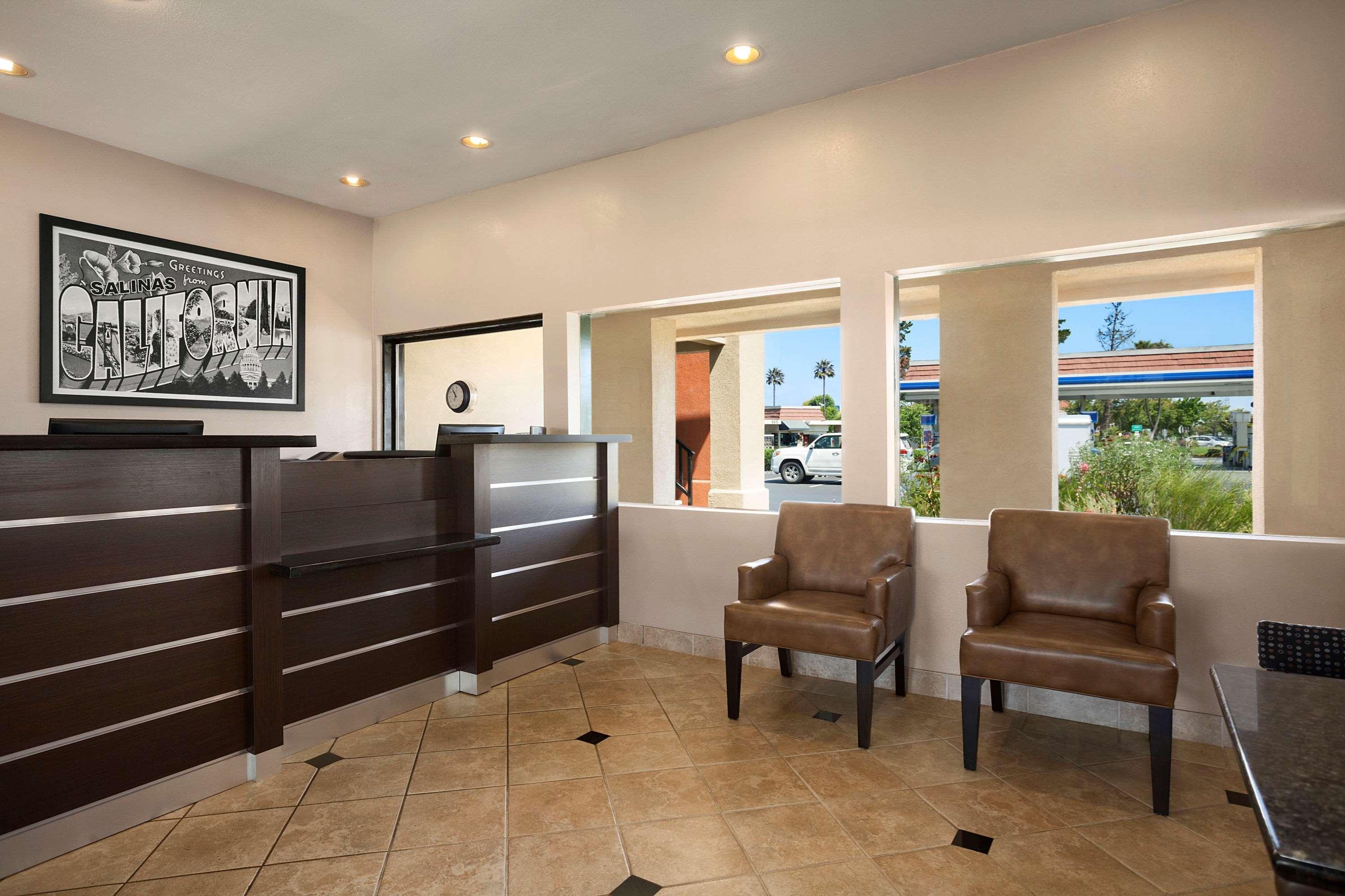 Super 8 By Wyndham Salinas Motel Buitenkant foto