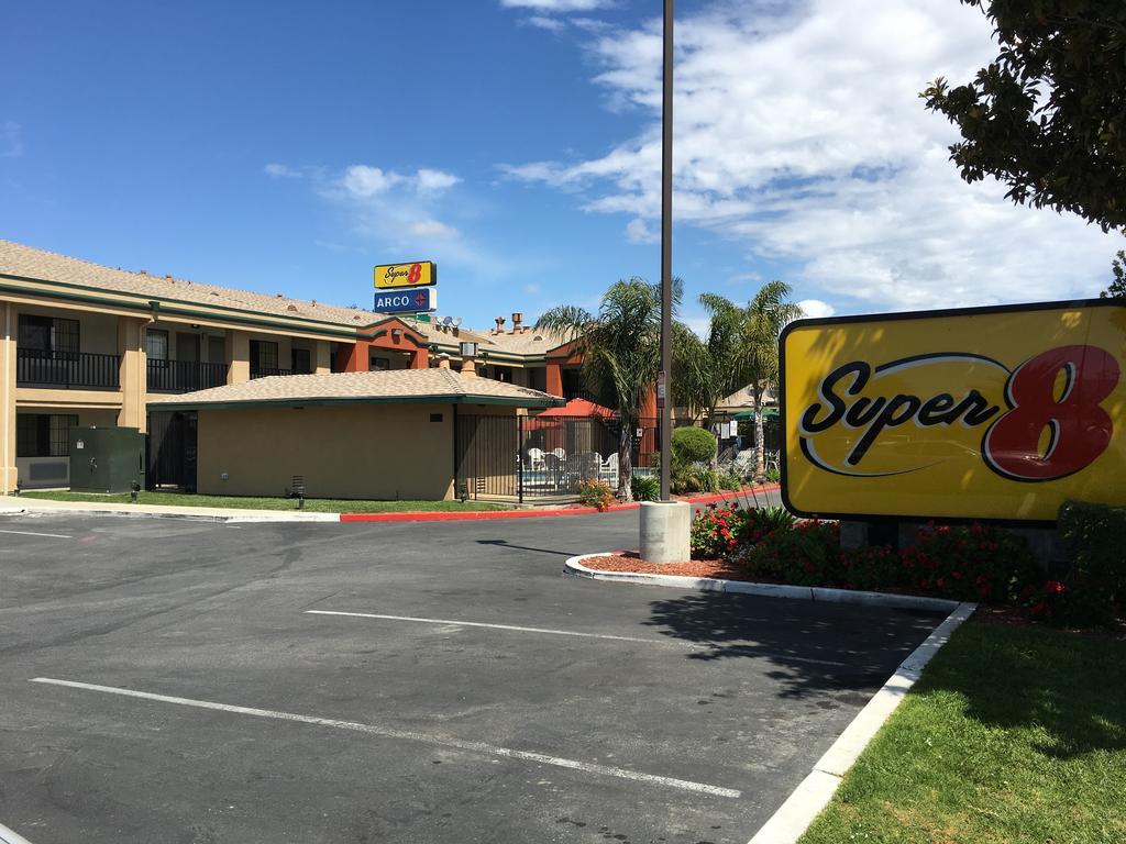 Super 8 By Wyndham Salinas Motel Buitenkant foto