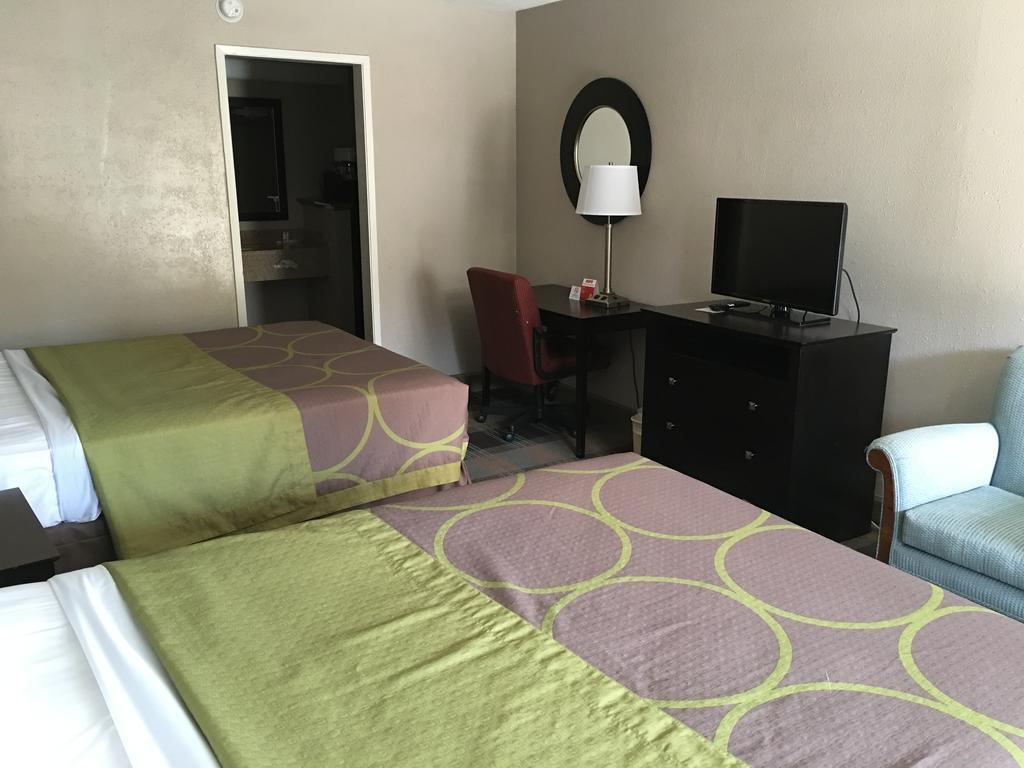 Super 8 By Wyndham Salinas Motel Buitenkant foto