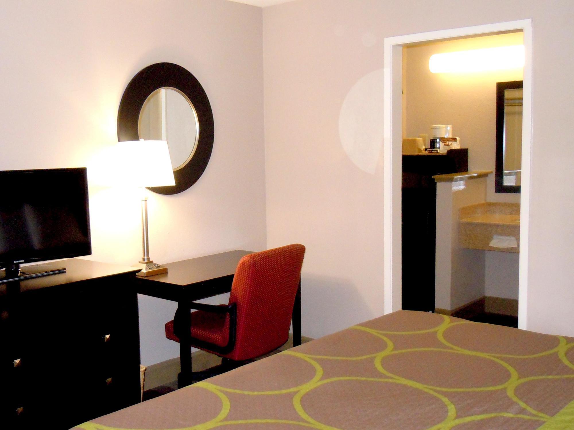 Super 8 By Wyndham Salinas Motel Buitenkant foto