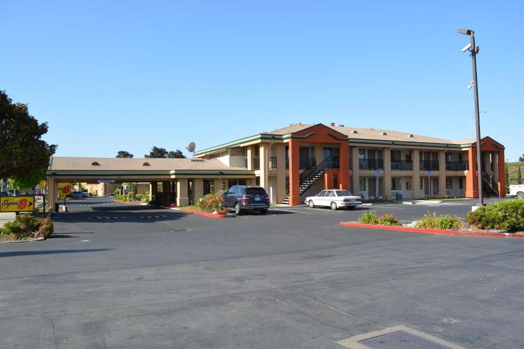 Super 8 By Wyndham Salinas Motel Buitenkant foto