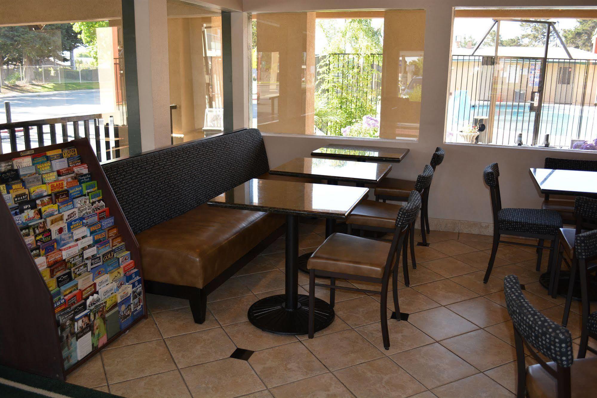 Super 8 By Wyndham Salinas Motel Buitenkant foto