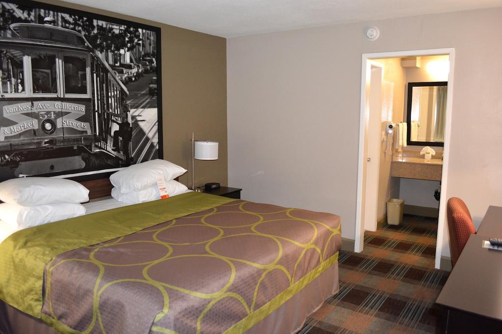 Super 8 By Wyndham Salinas Motel Kamer foto