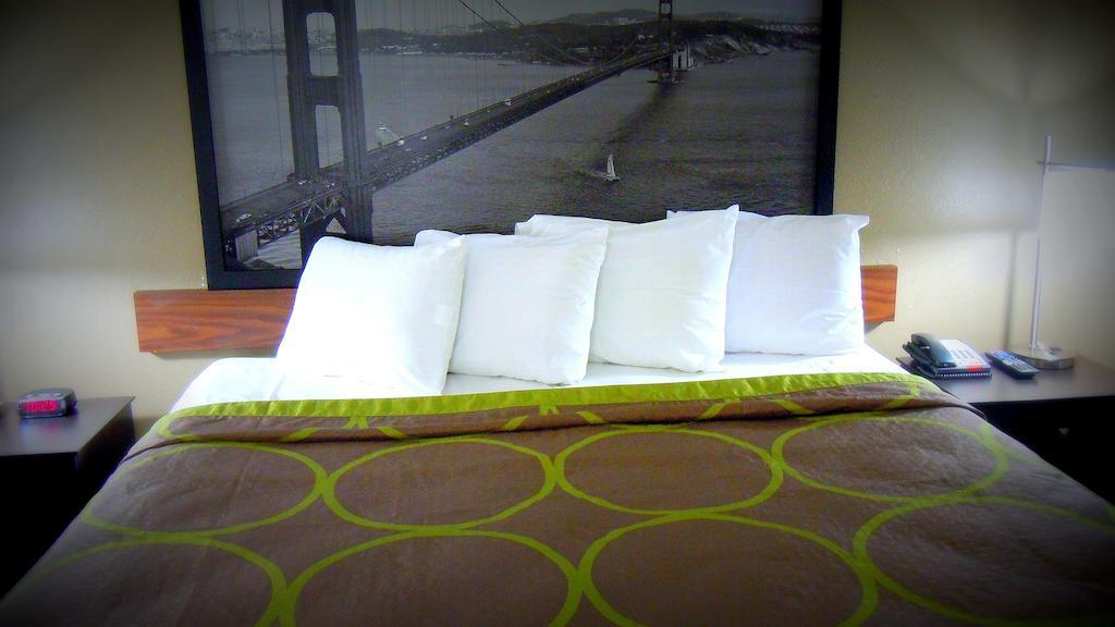 Super 8 By Wyndham Salinas Motel Kamer foto